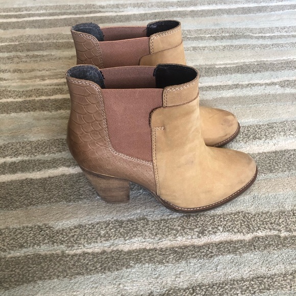 ALDO Tan Block Heel Booties  Size 6.5 - Picture 3 of 11